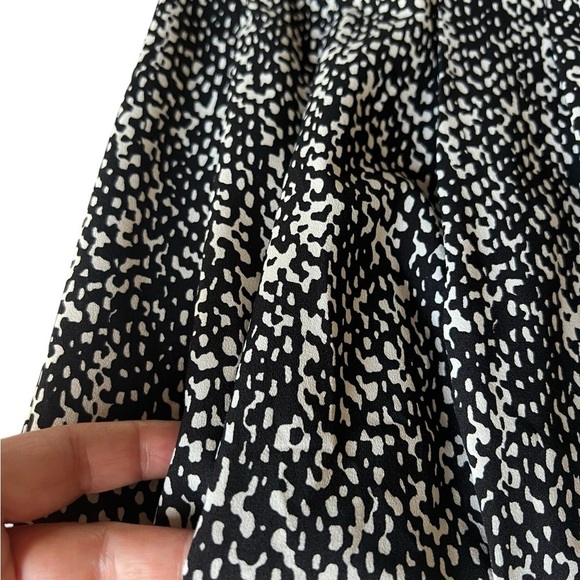 Talbots Black White Patterned Pleated Silky Knee Length Full Mini Skirt SizeMP - Picture 10 of 15